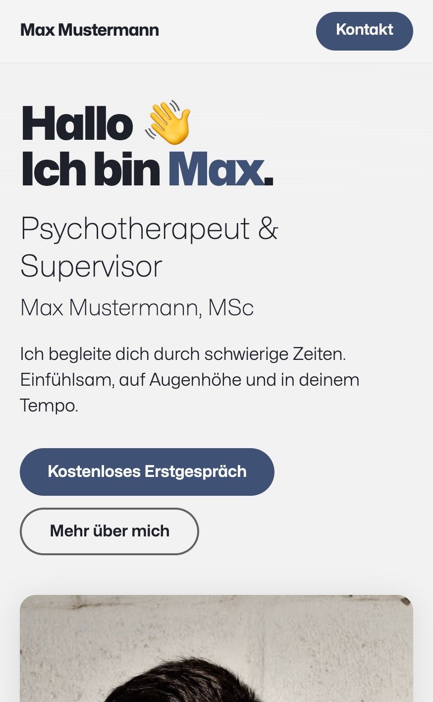 Screenshot der Website-Vorlage 1 unter webgaudi.at/demo1 in der Handy-Ansicht, ein modernes Design für Psychotherapeuten und Berater